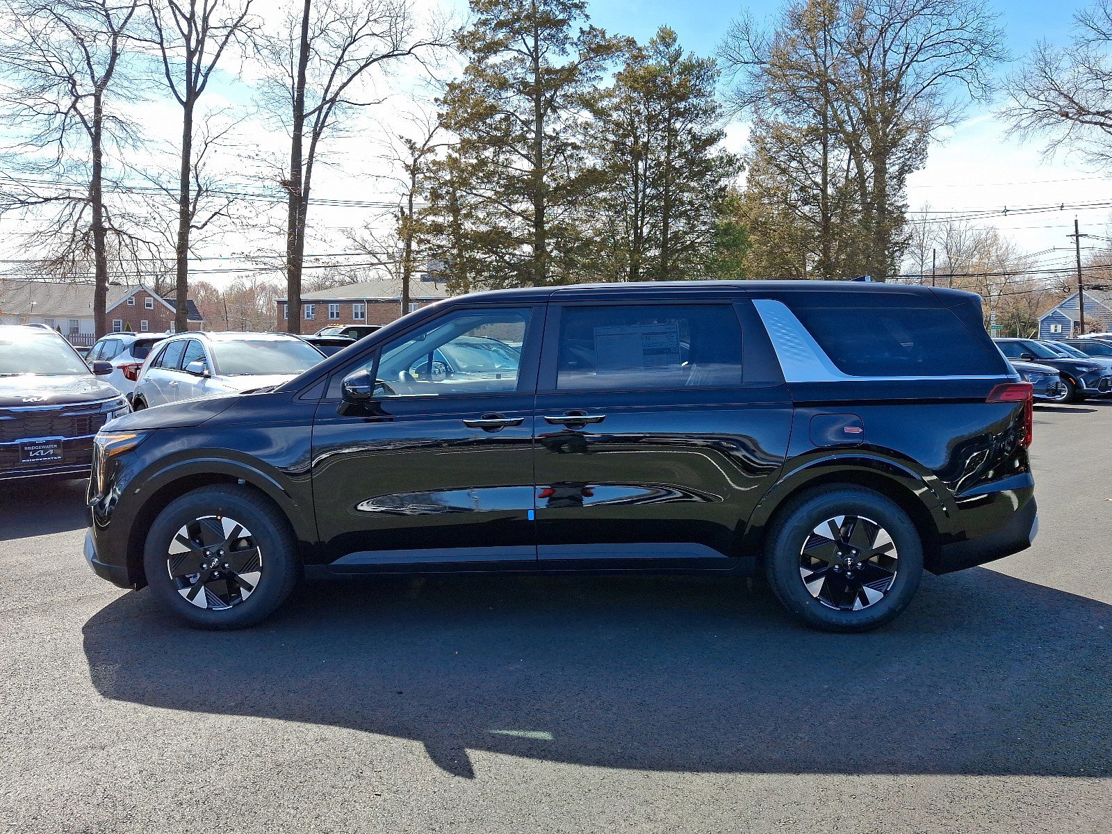 2025 Kia Carnival LXS photo 4