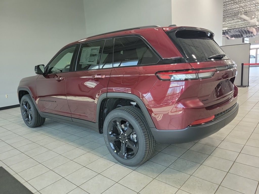 2025 Jeep Grand Cherokee Limited photo 4