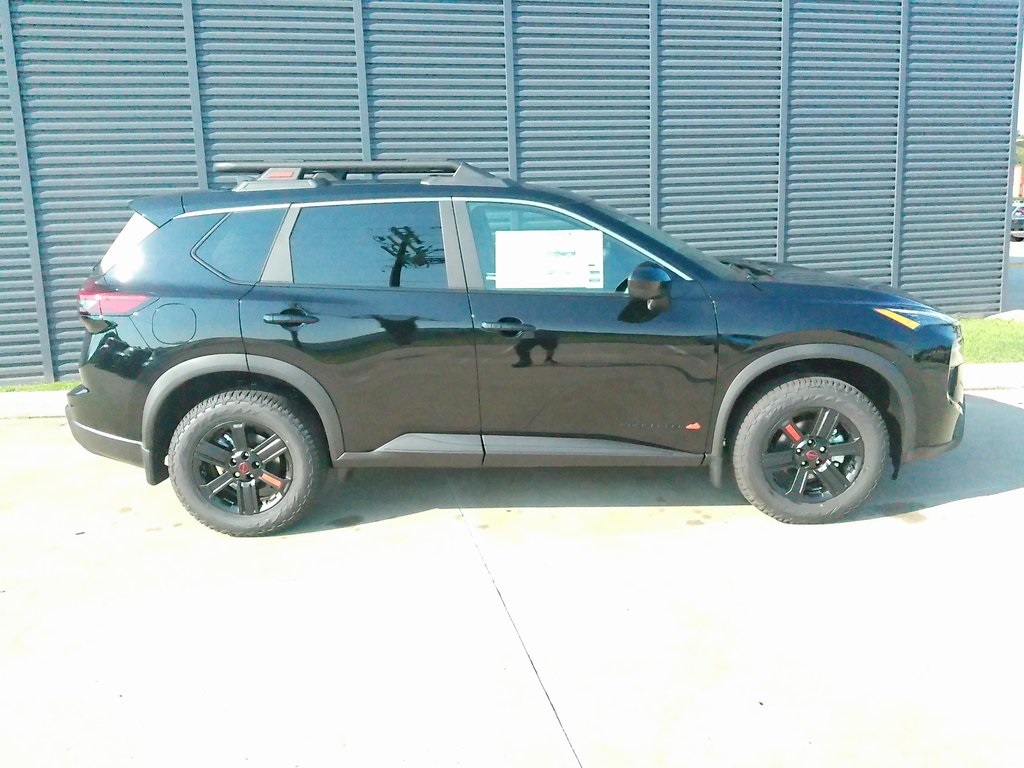 2026 Nissan Rogue SV photo 2