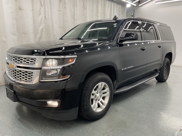 2017 Chevrolet Suburban LT photo 4