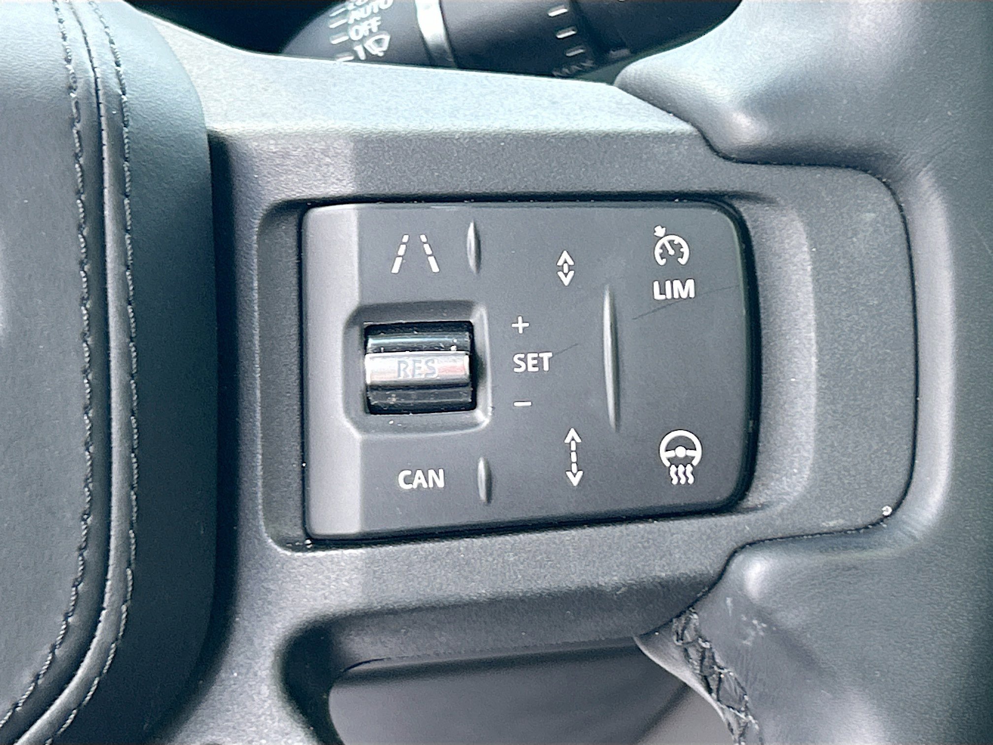 2025 Land Rover Defender 130 X photo 25
