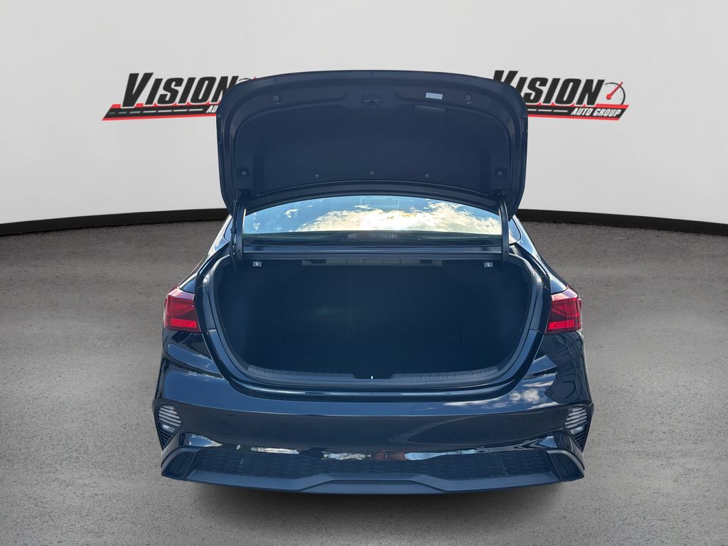 2022 Kia Forte LXS photo 11