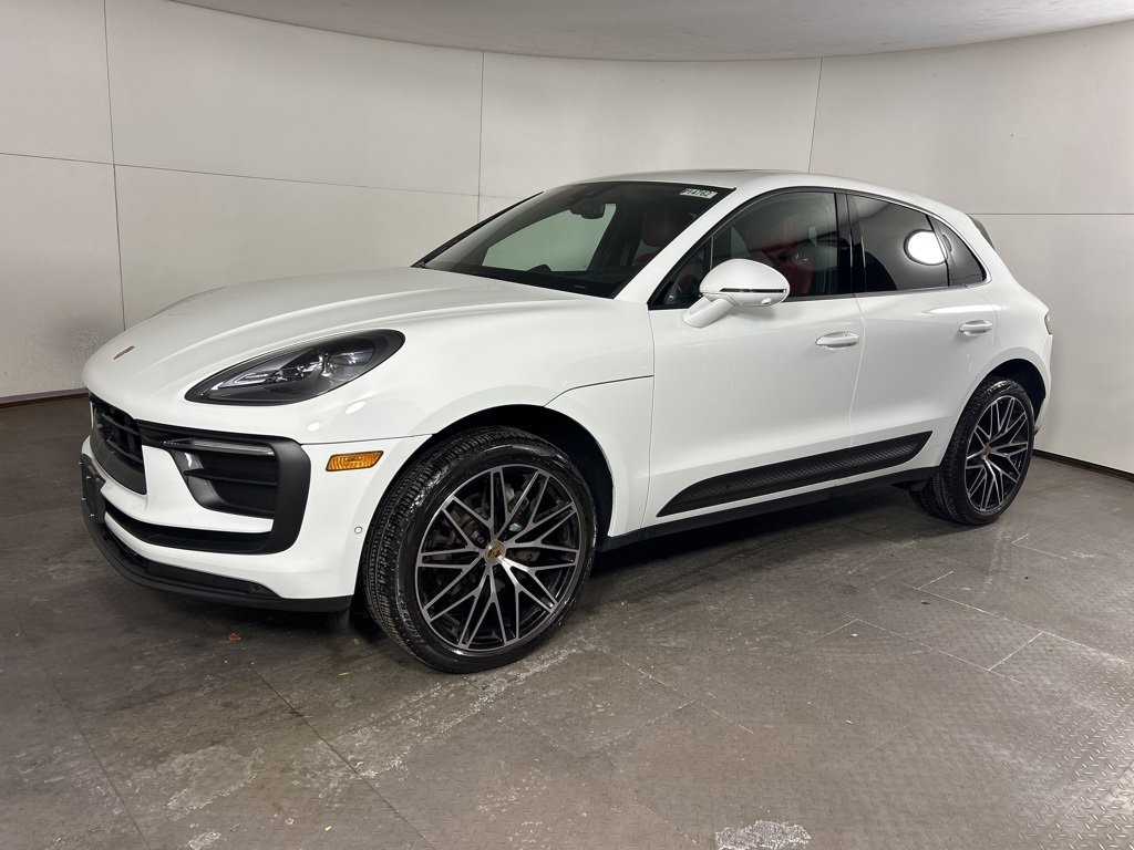 2023 Porsche Macan's photo
