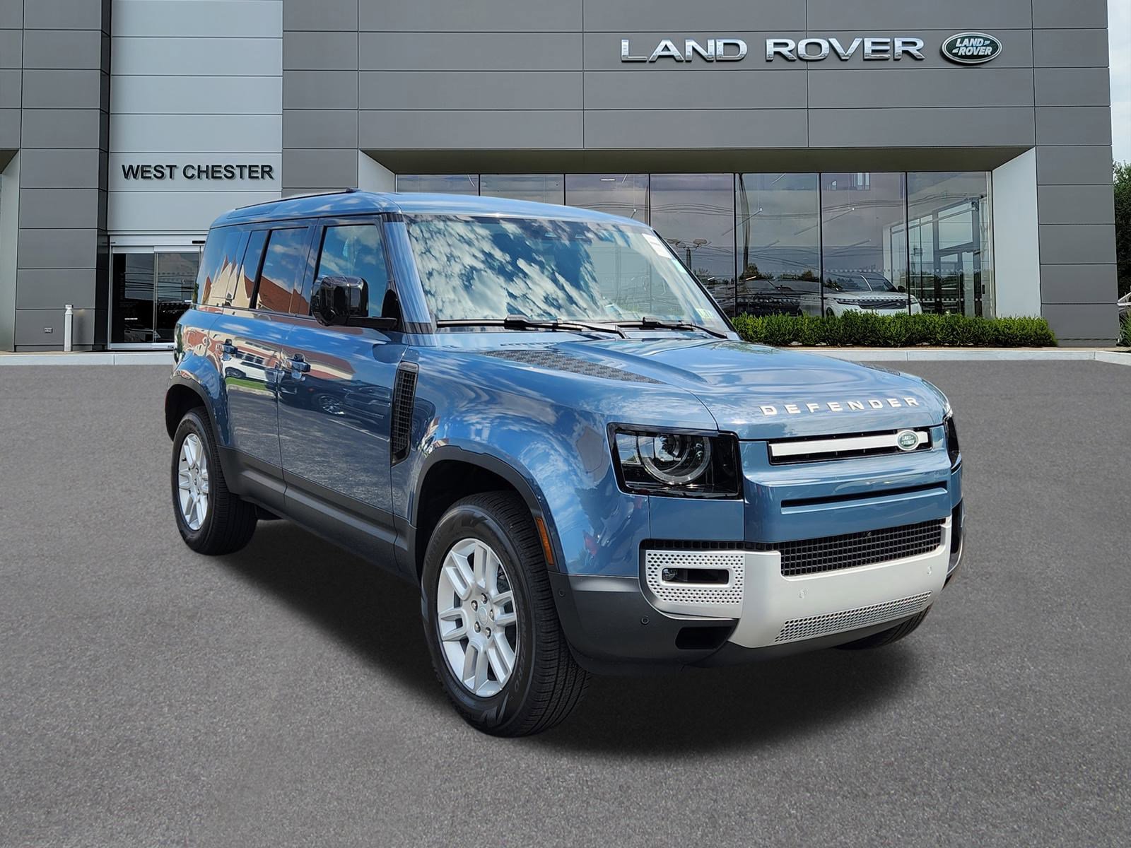 2025 Land Rover Defender 110 S photo 2