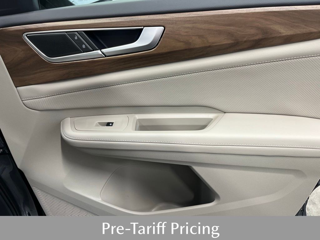 2025 Volkswagen Atlas SE Technology photo 11