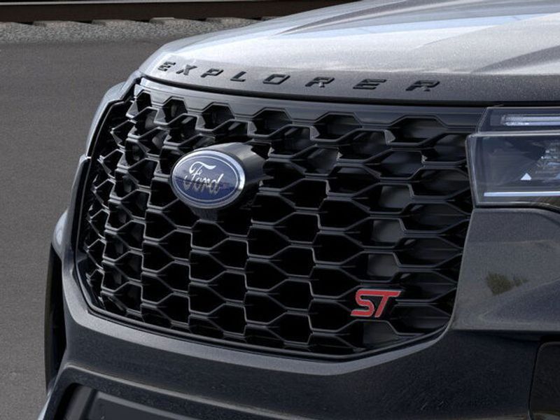 2025 Ford Explorer ST photo 14