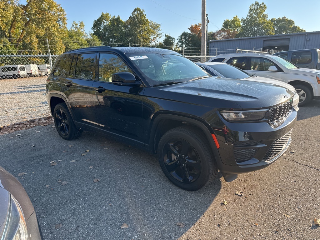 2022 Jeep Grand Cherokee Altitude photo 3