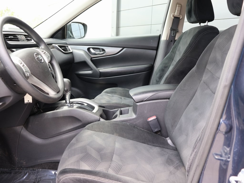 2016 Nissan Rogue S photo 22