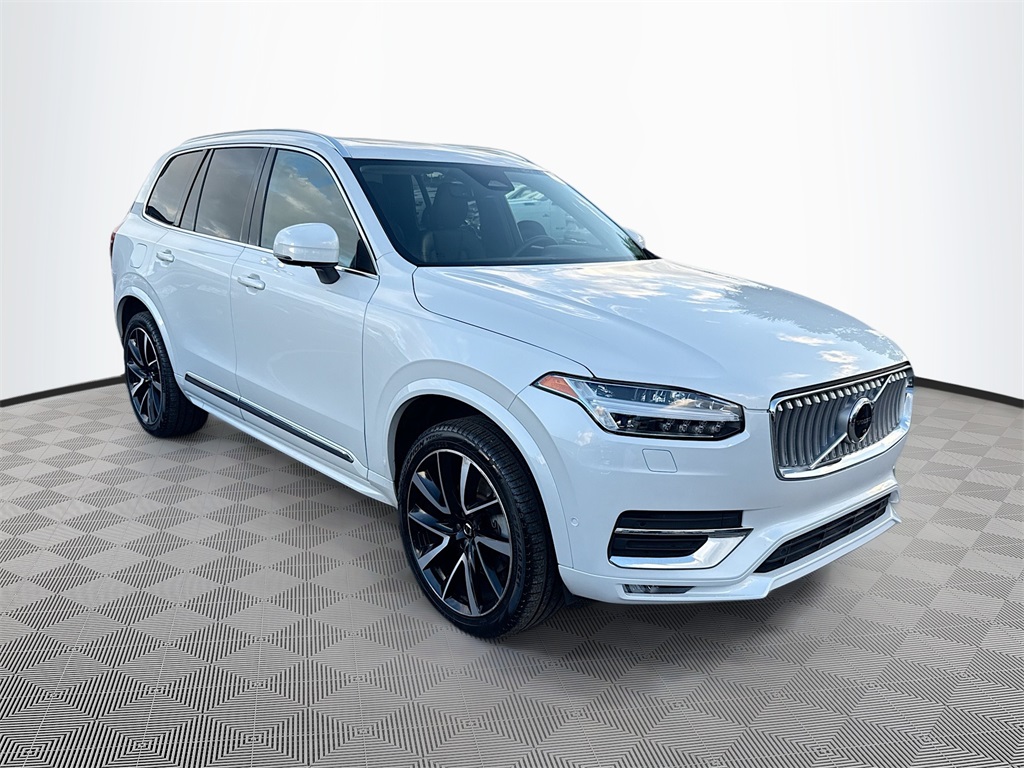 2023 Volvo XC90 B5 Plus photo 2