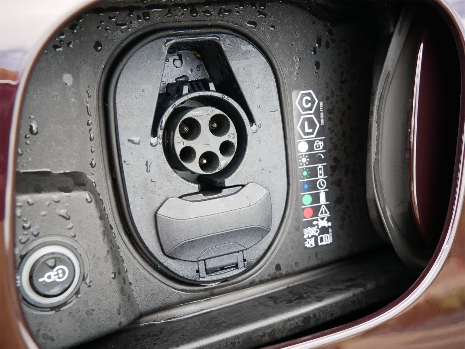 2024 Porsche Macan Electric Turbo photo 23