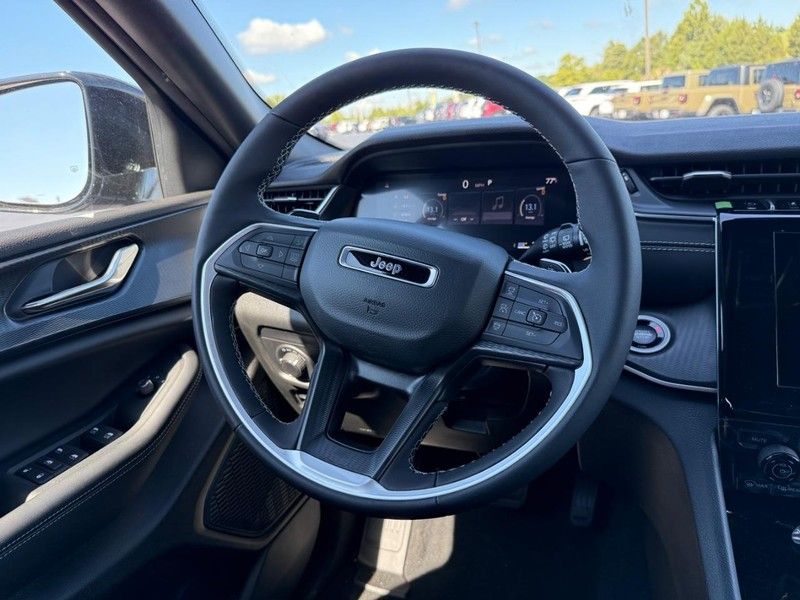 2025 Jeep Grand Cherokee Altitude X photo 4