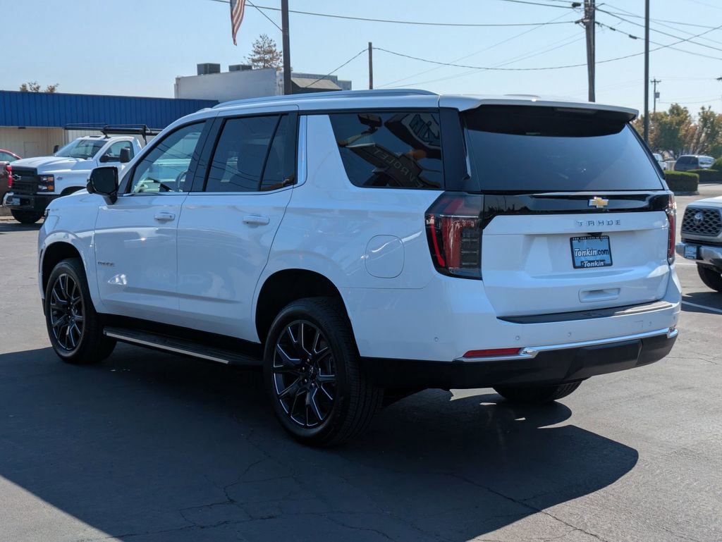 2025 Chevrolet Tahoe LS photo 2