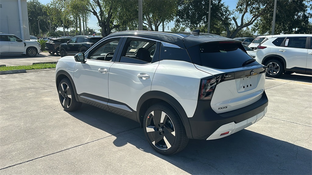 2025 Nissan Kicks SR photo 2