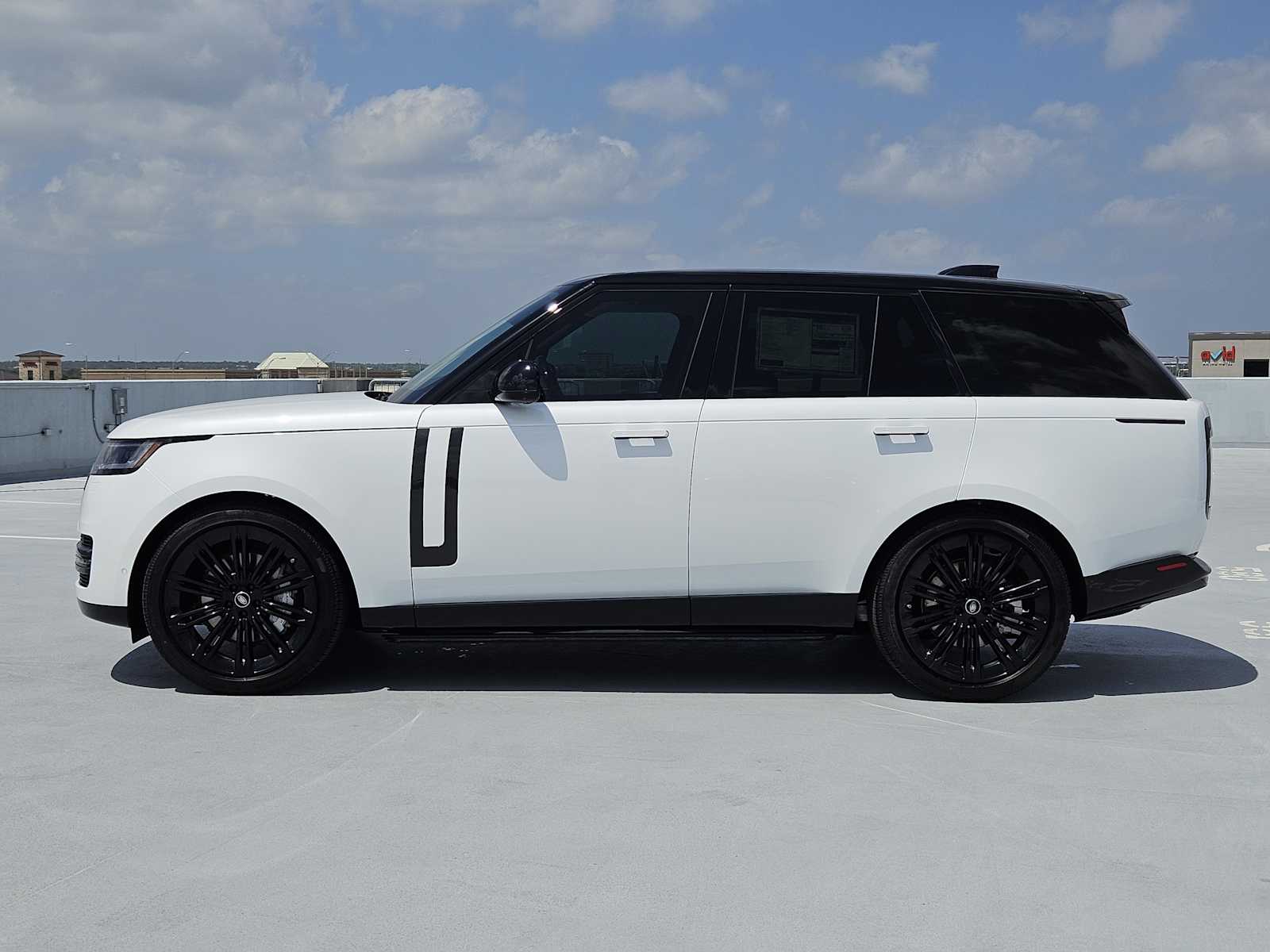 2025 Land Rover Range Rover SE photo 4