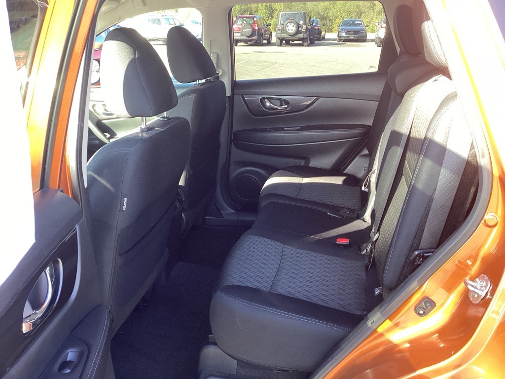 2019 Nissan Rogue SV photo 24