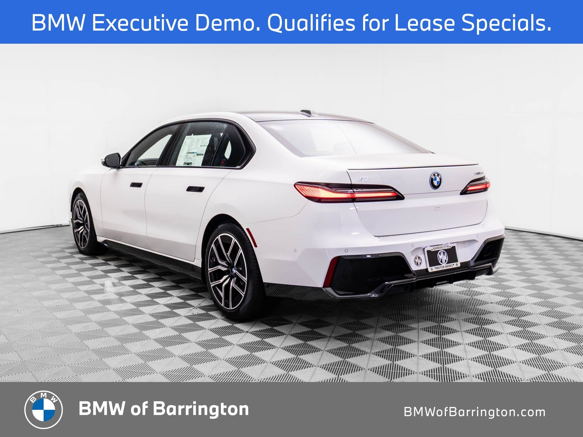 New 2025 Alpine White BMW xDrive60 image 3