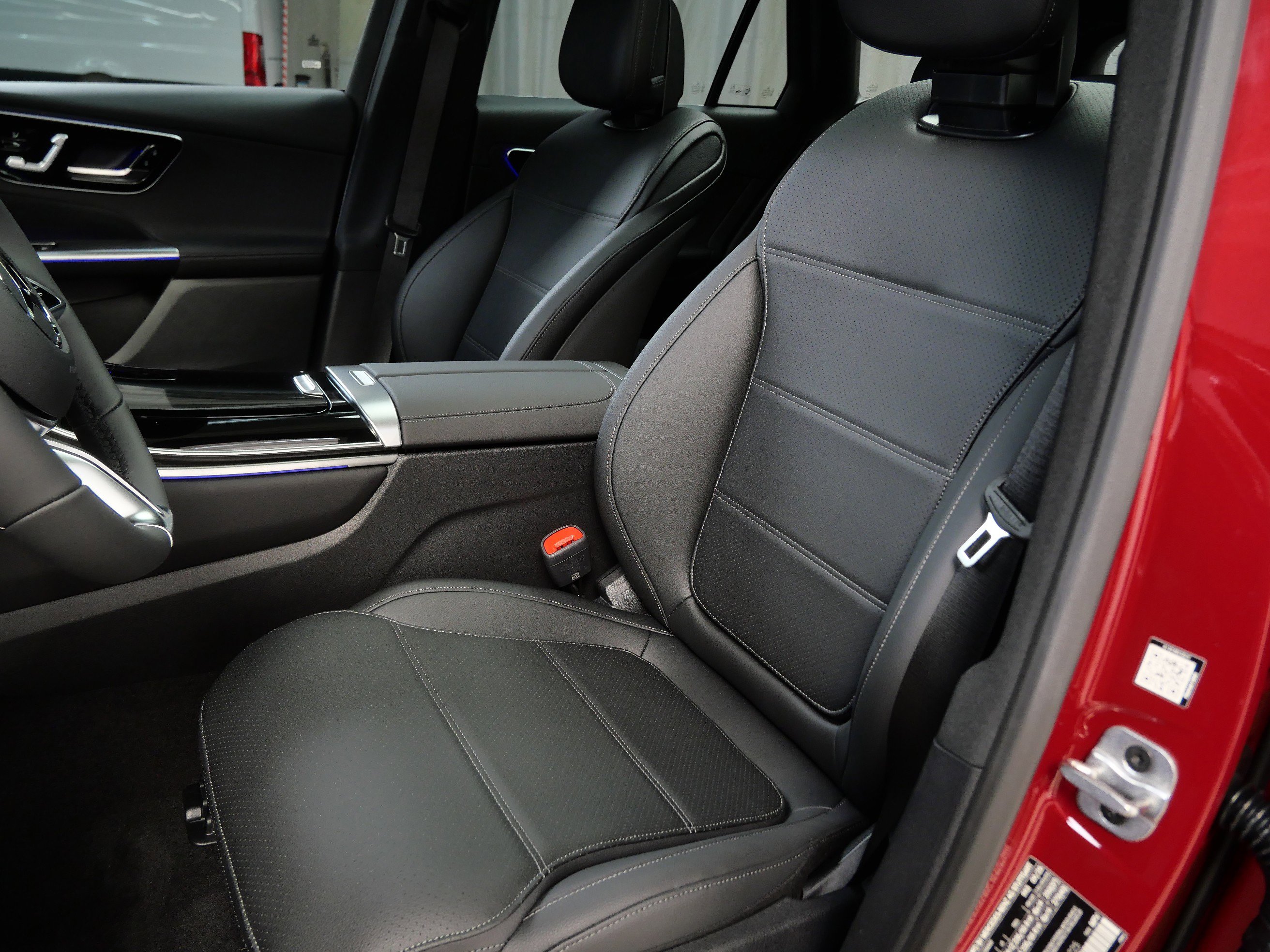 2026 Mercedes Benz GLC 300 4MATIC photo 2