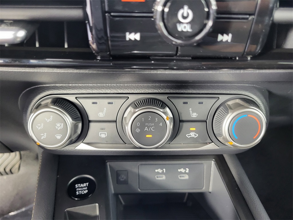 2025 Nissan Kicks SV photo 14