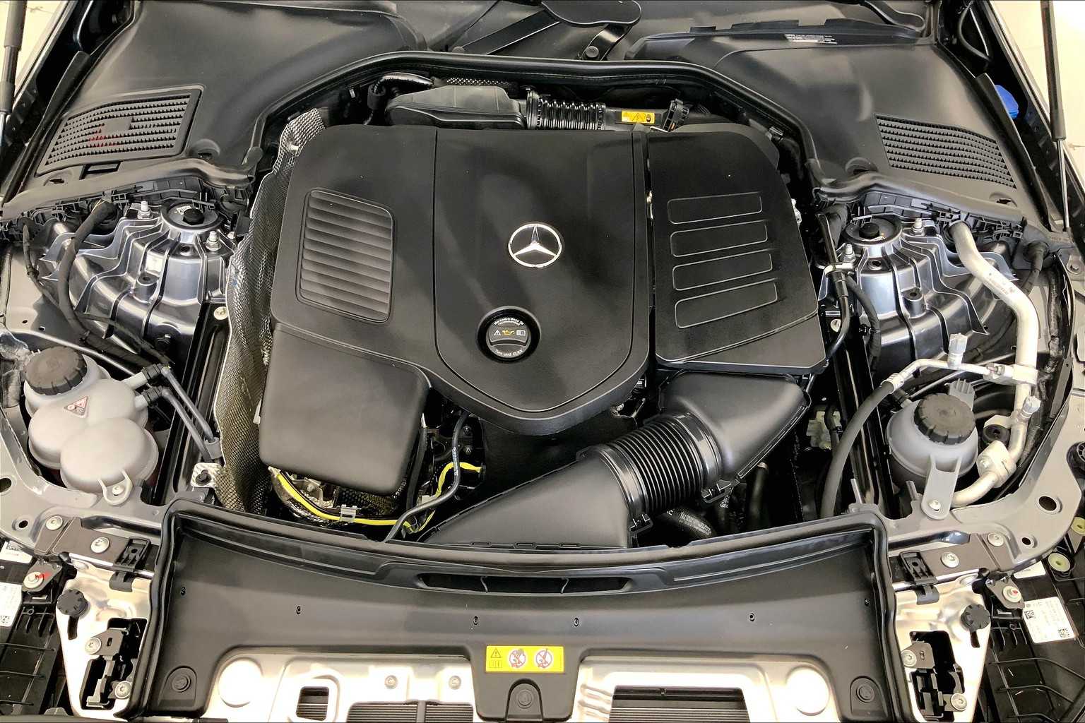 2025 Mercedes Benz C 300 4MATIC photo 8
