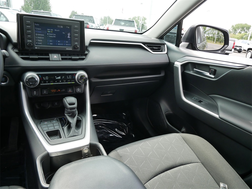 2022 Toyota RAV4 XLE photo 7