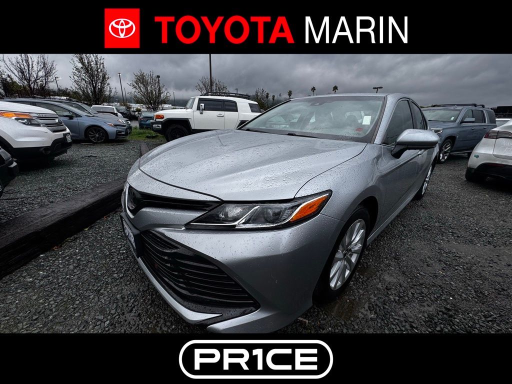 2018 Toyota Camry LE's photo