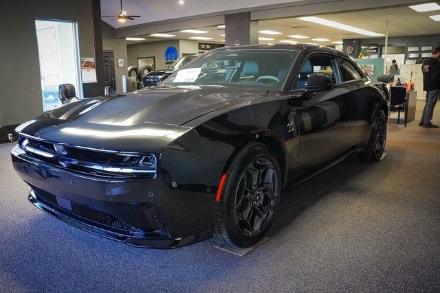 2025 Dodge Charger R/T photo 3
