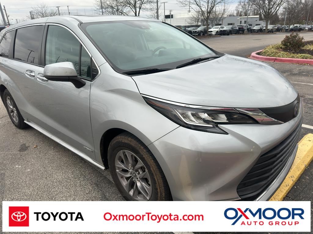 2021 Toyota Sienna XLE's photo