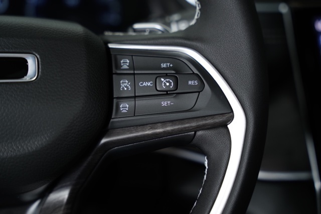 2025 Jeep Grand Cherokee Limited photo 5