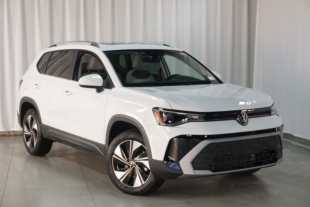2025 Volkswagen Taos SE photo 2