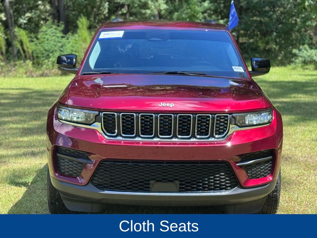 2023 Jeep Grand Cherokee Laredo photo 2