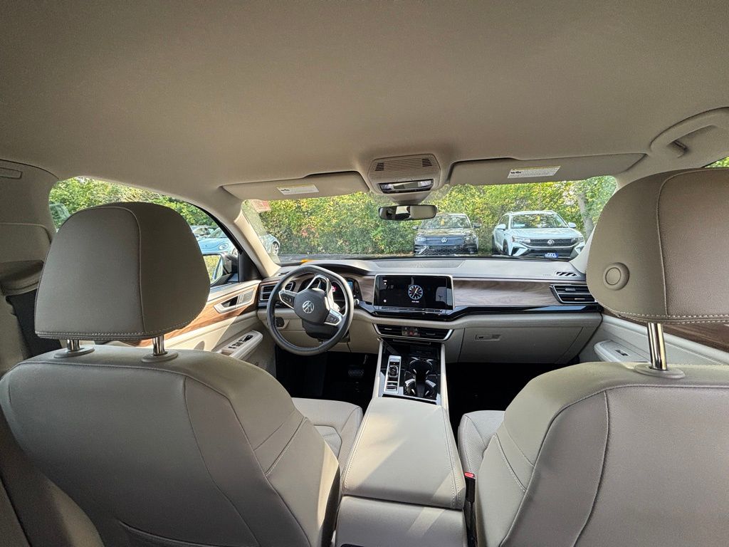 2024 Volkswagen Atlas SE Technology photo 16