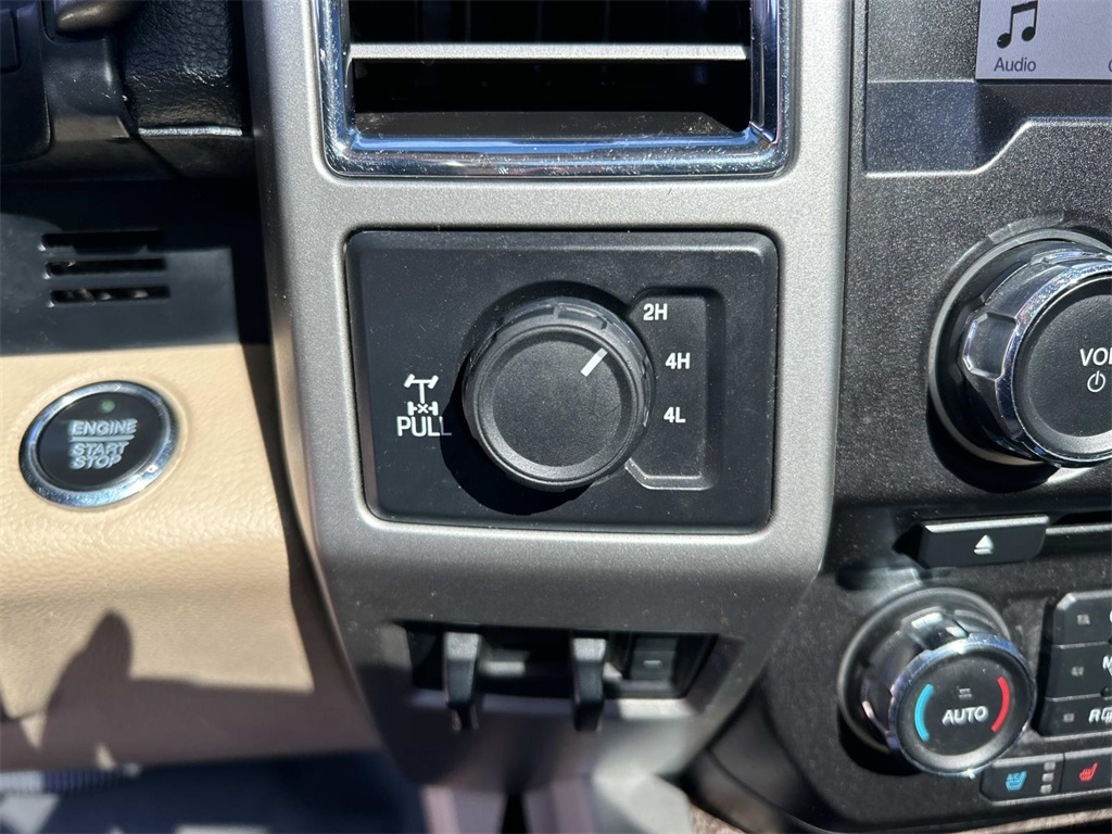 2017 Ford F-250 Lariat photo 28