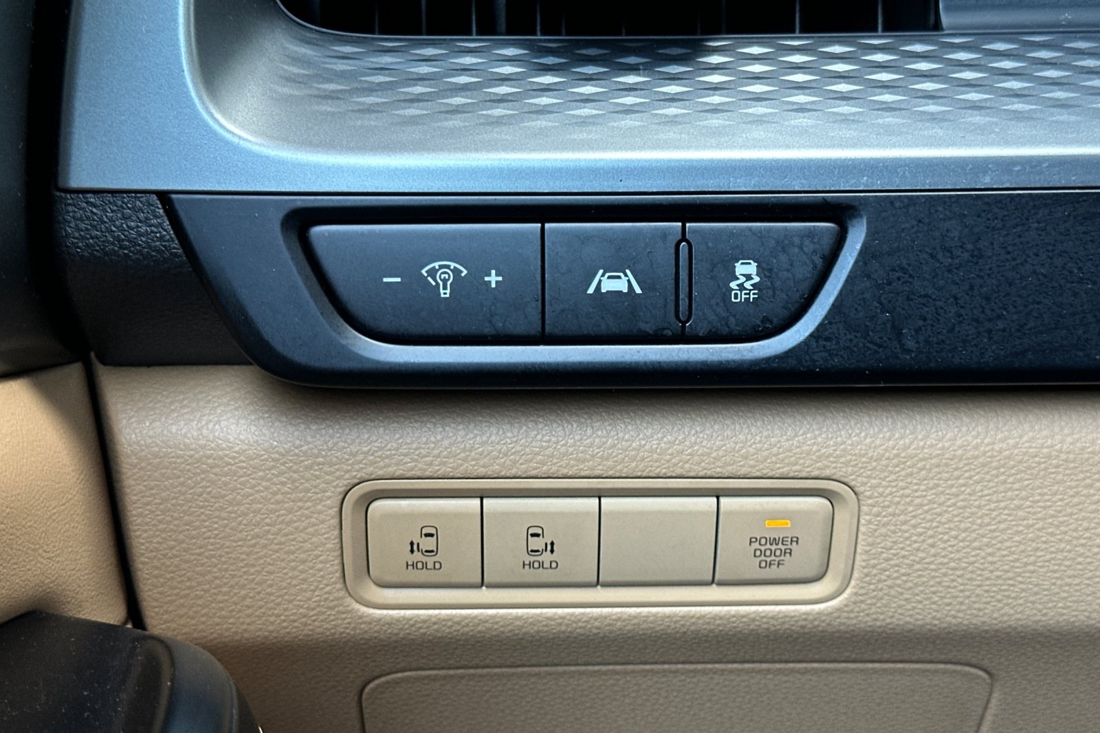 2024 Kia Carnival LX photo 29