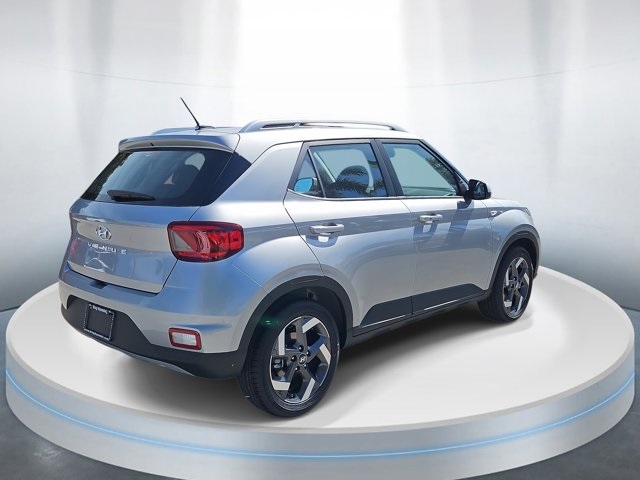 2025 Hyundai Venue SEL photo 4