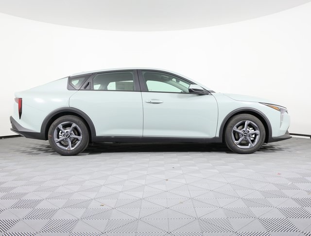 2025 Kia K4 LXS photo 4