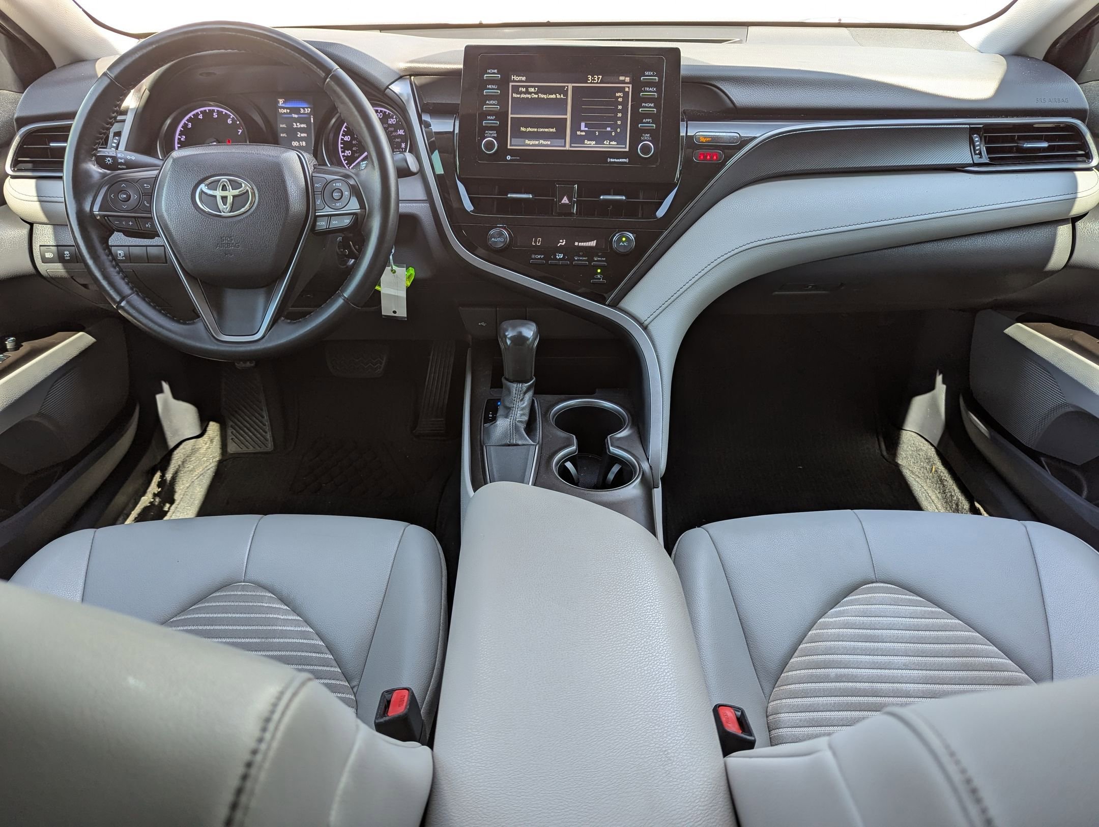 2021 Toyota Camry SE photo 17