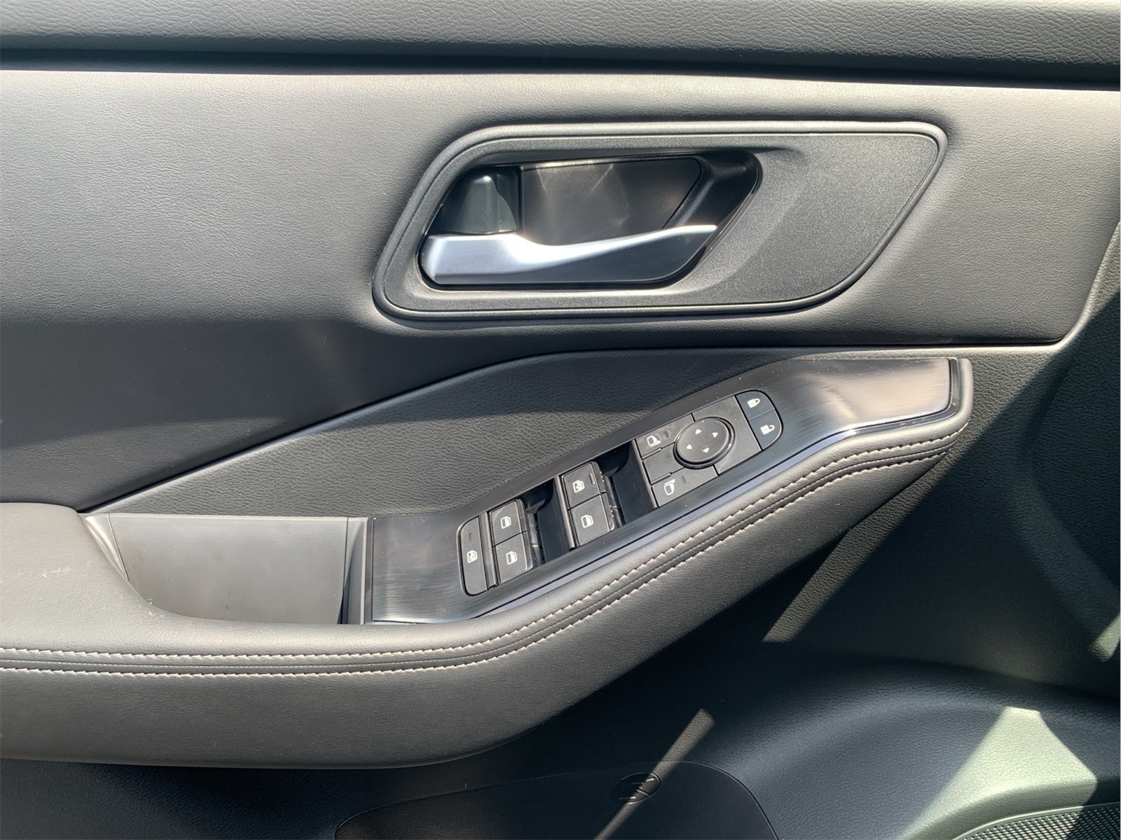2026 Nissan Rogue SV photo 11