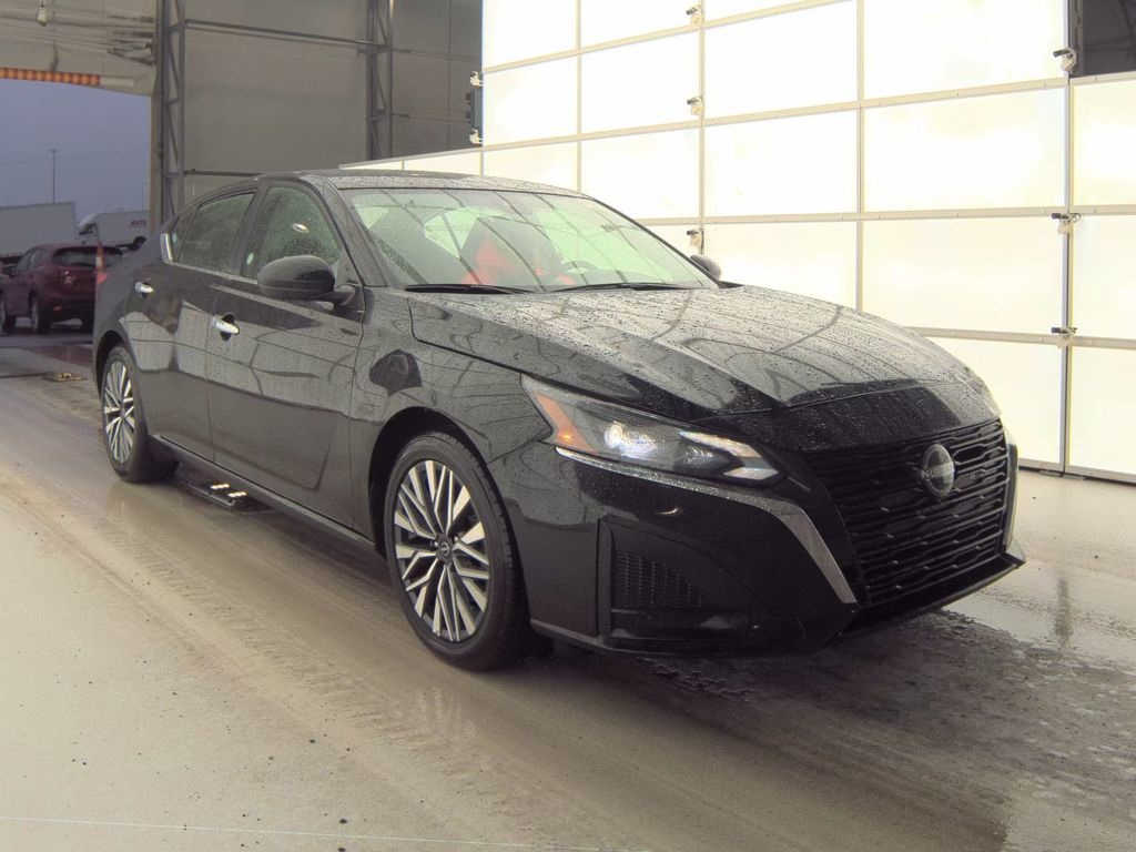 2024 Nissan Altima SV's photo