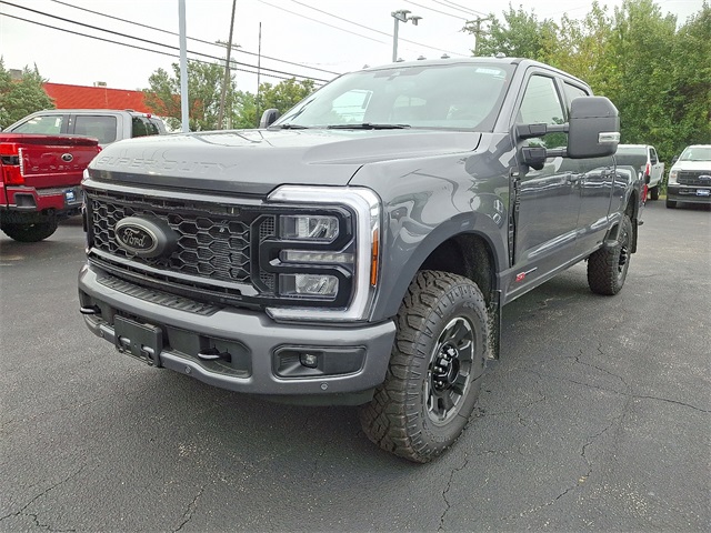 2025 Ford F-350 photo 3