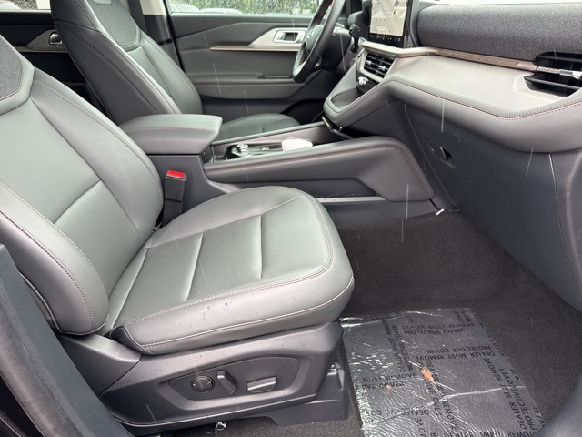 2025 Ford Explorer photo 12
