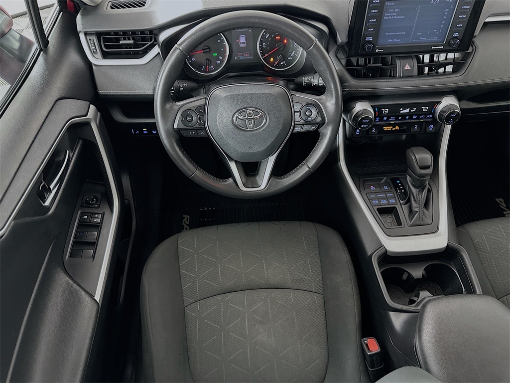 2020 Toyota RAV4 XLE photo 7