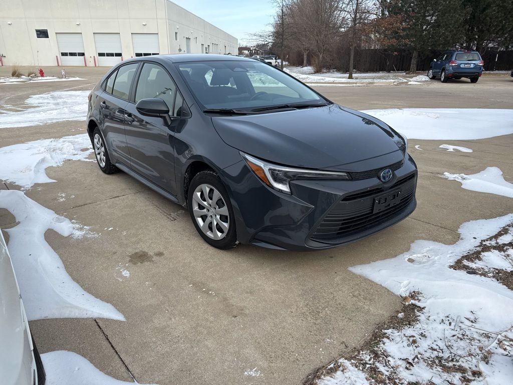 2025 Toyota Corolla LE's photo