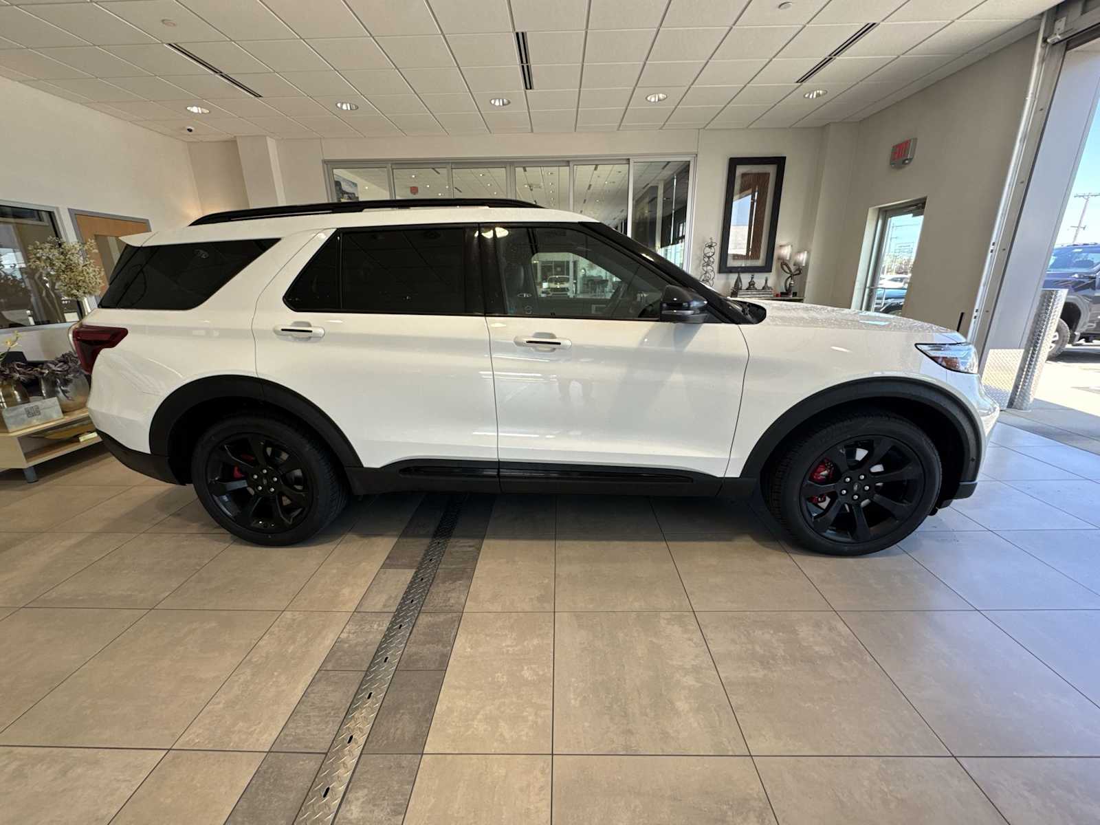2021 Ford Explorer ST photo 2