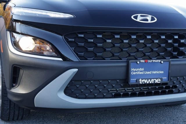 2023 Hyundai Kona SEL photo 2