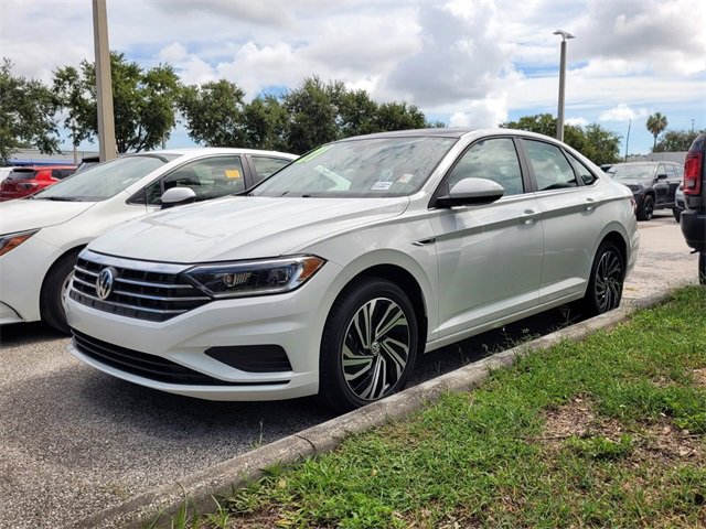 2021 Volkswagen Jetta SEL photo 2
