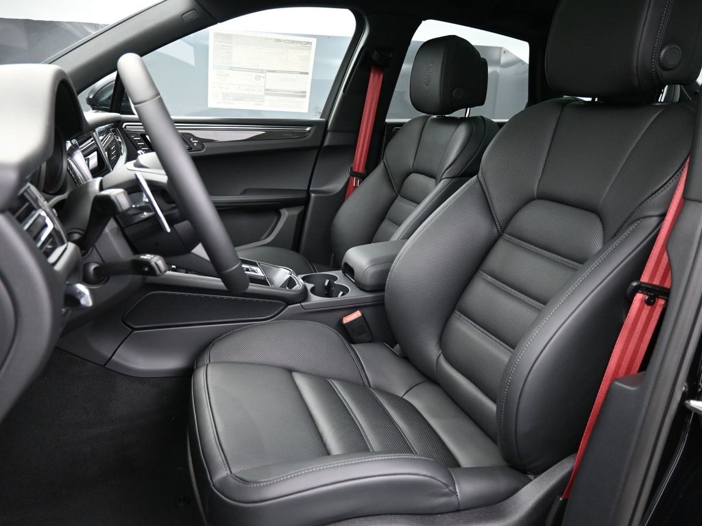 2026 Porsche Macan S photo 5