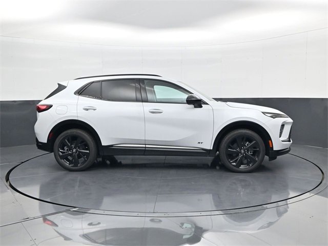 2025 Buick Envision Sport Touring photo 3