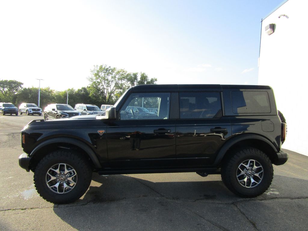 2025 Ford Bronco Badlands photo 2