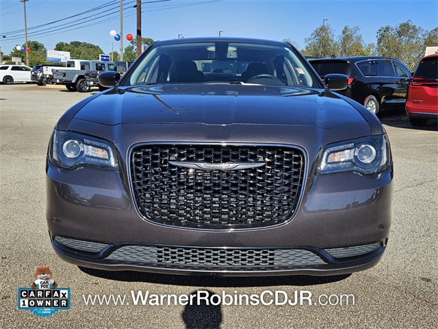 2021 Chrysler 300 Touring photo 2