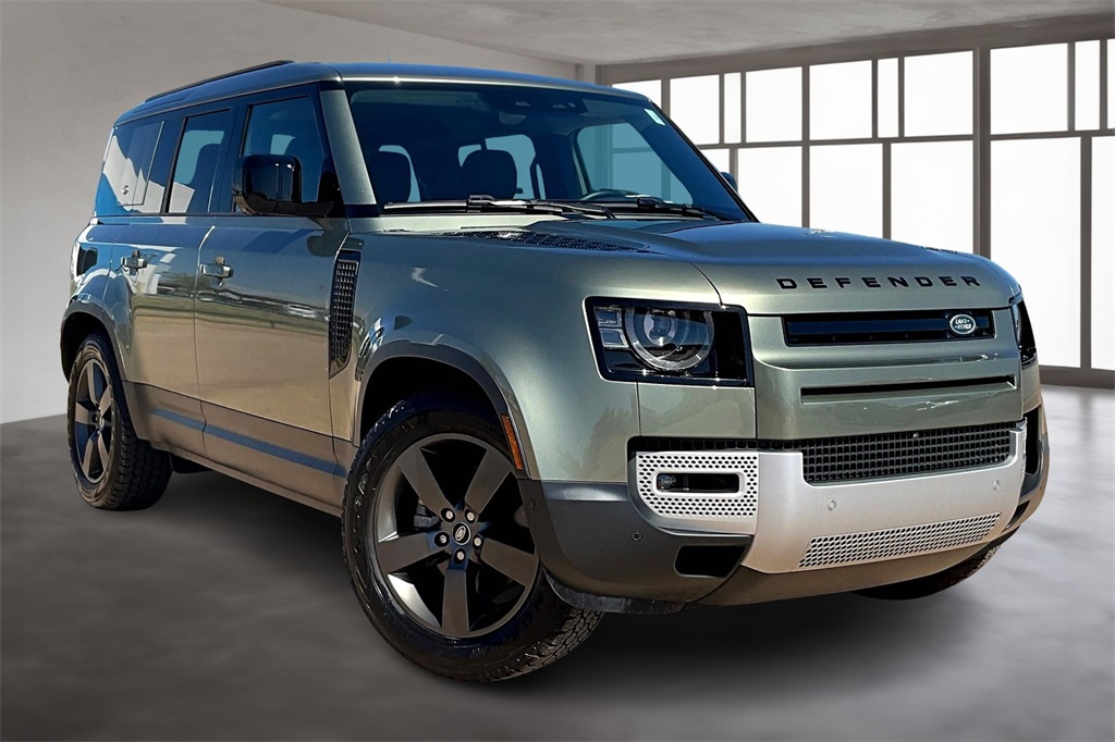 2024 Land Rover Defender 110 S photo 10